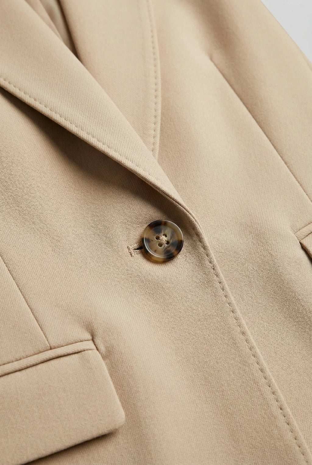 Women's blazers with a fitted silhouette and an elegant single-button closure - J&B; - 4 - Elvaroza.com